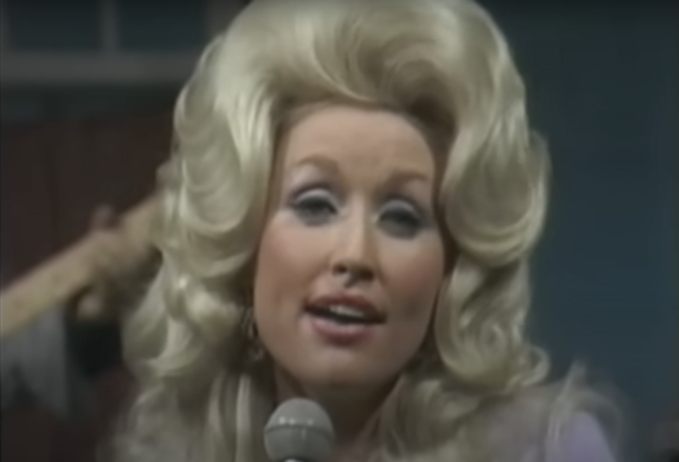 Dolly Parton performing "I Will Always Love You" live, posted on December 7, 2021 | Source: YouTube/ShoutFactoryVEVO