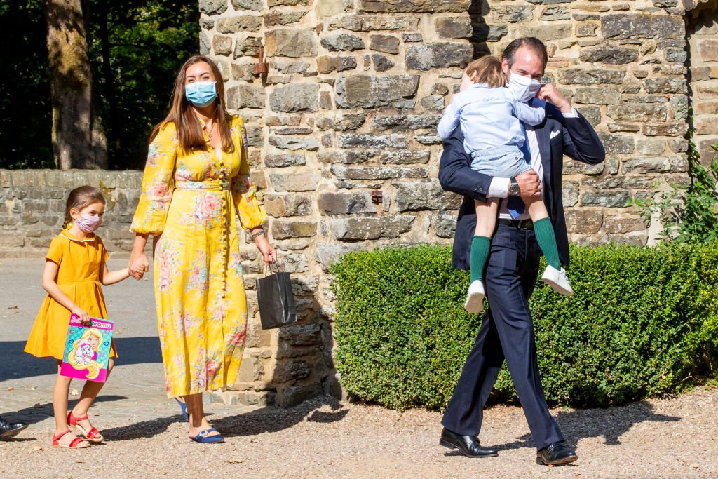 Félix de Luxemburgo, la princesa Claire de Luxemburgo, la princesa Amalia y el príncipe Liam el 19 de septiembre de 2020 en Clervaux, Luxemburgo. | Foto: Getty Images.