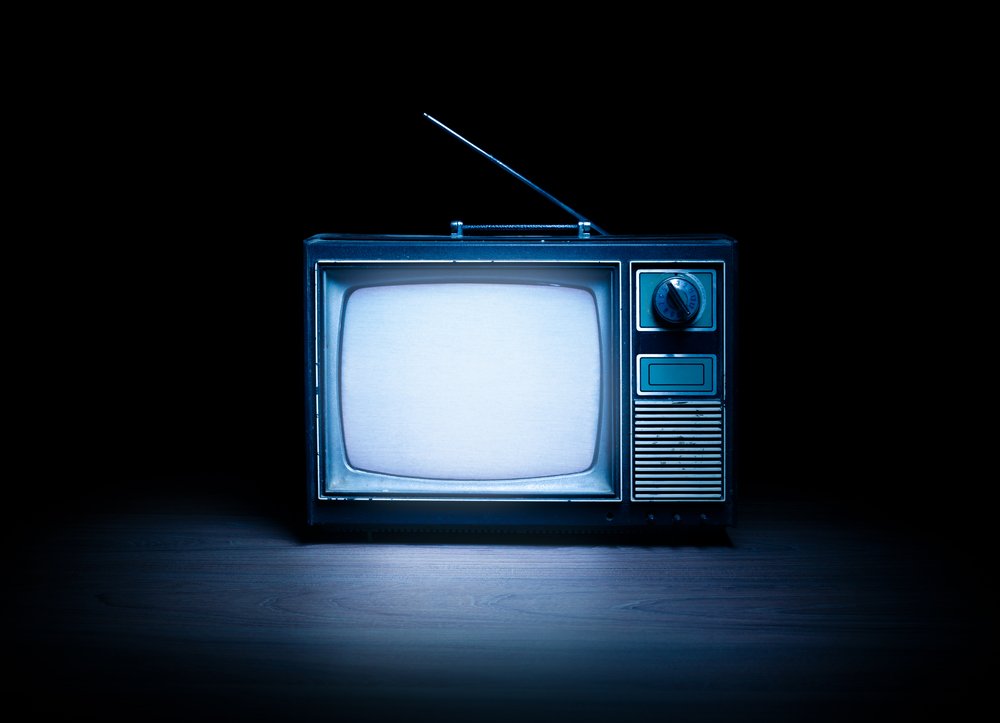 Televisor encendido sin señal. | Foto: Shutterstock