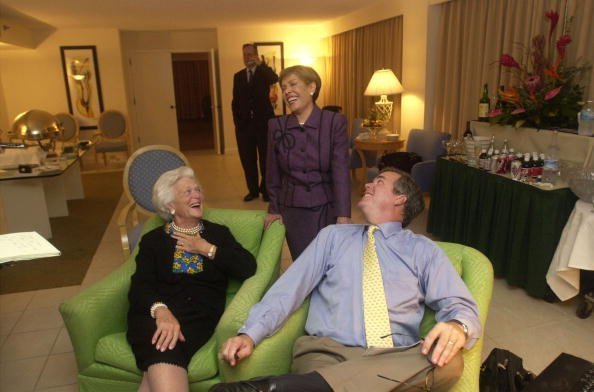 Jeb Bush laughs with his mother, Barbara Bush, and his wife, Columba | Photo: Getty Images