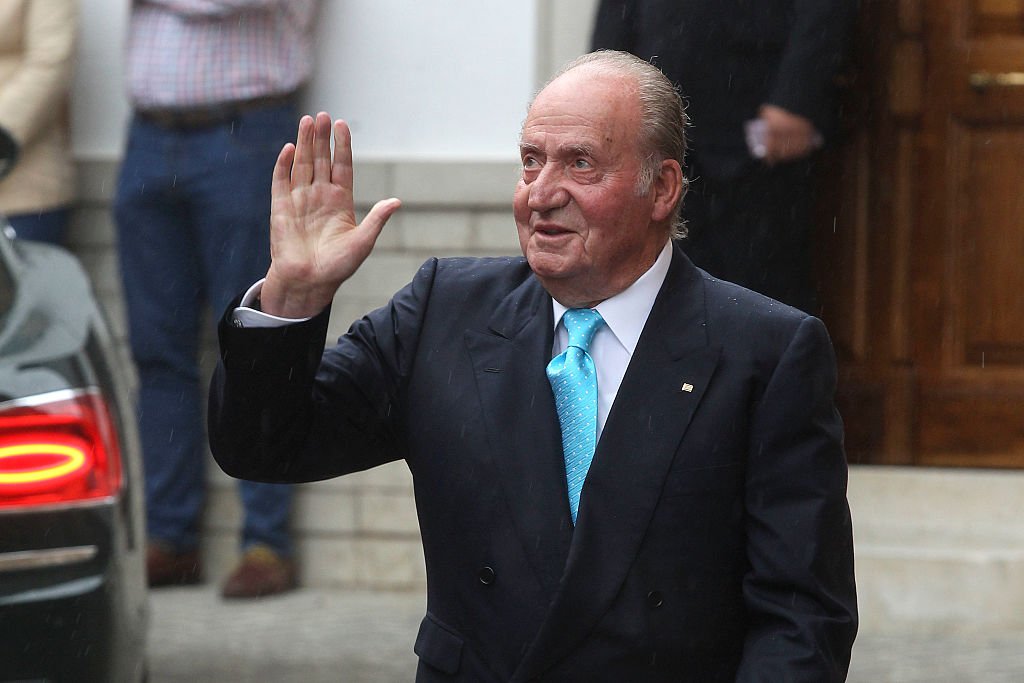El rey Juan Carlos en la boda de Lady Charlotte Wellesley y Alejandro Santo Domingo en Illora, el 28 de mayo de 2016 en Granada, España. | Foto: Getty Images