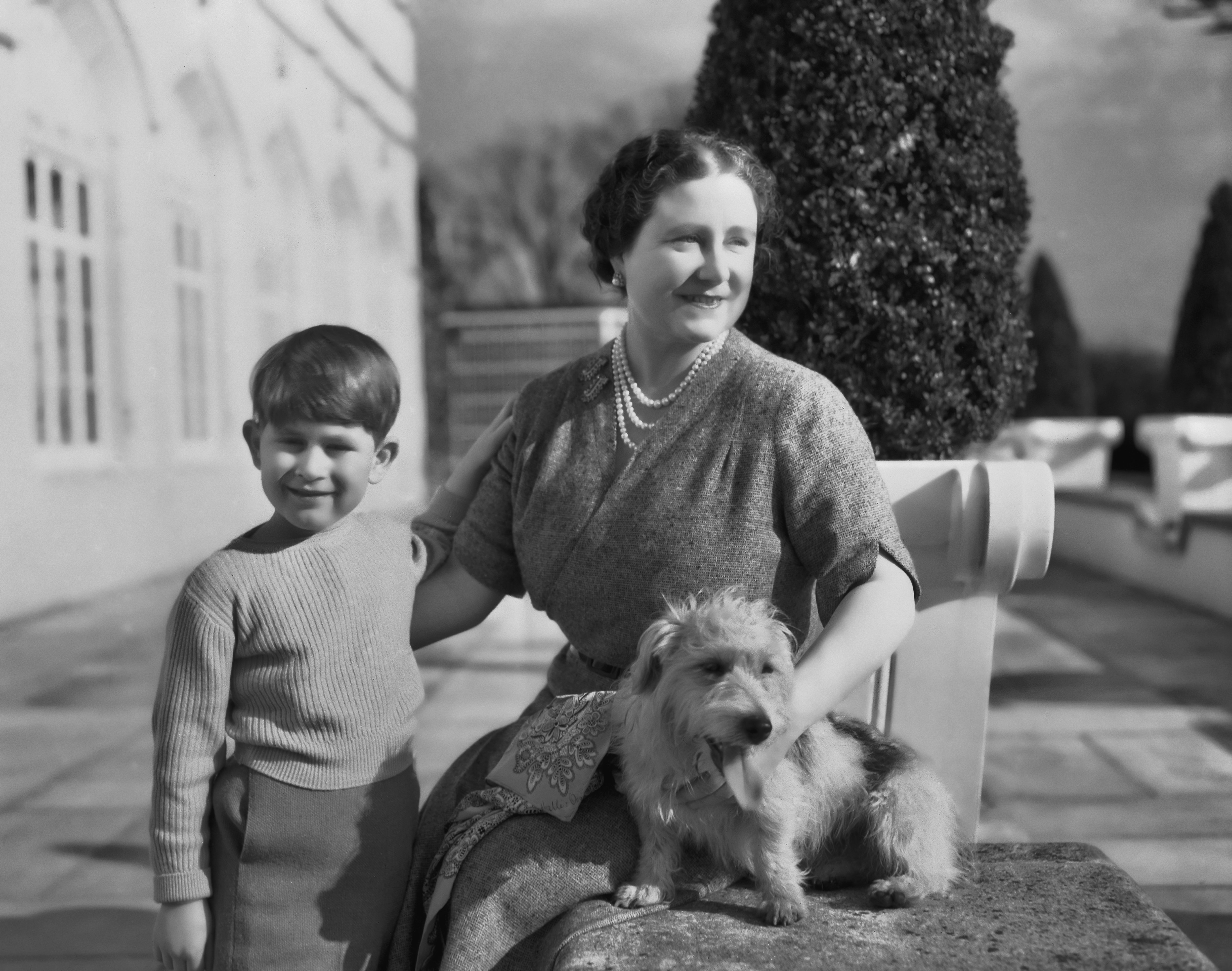 Queen Elizabeth The Queen Mother with her grandson Prince Charles on the patio of the Royal Lodge in Windsor, England on April 07, 1954 | Source: Getty Images