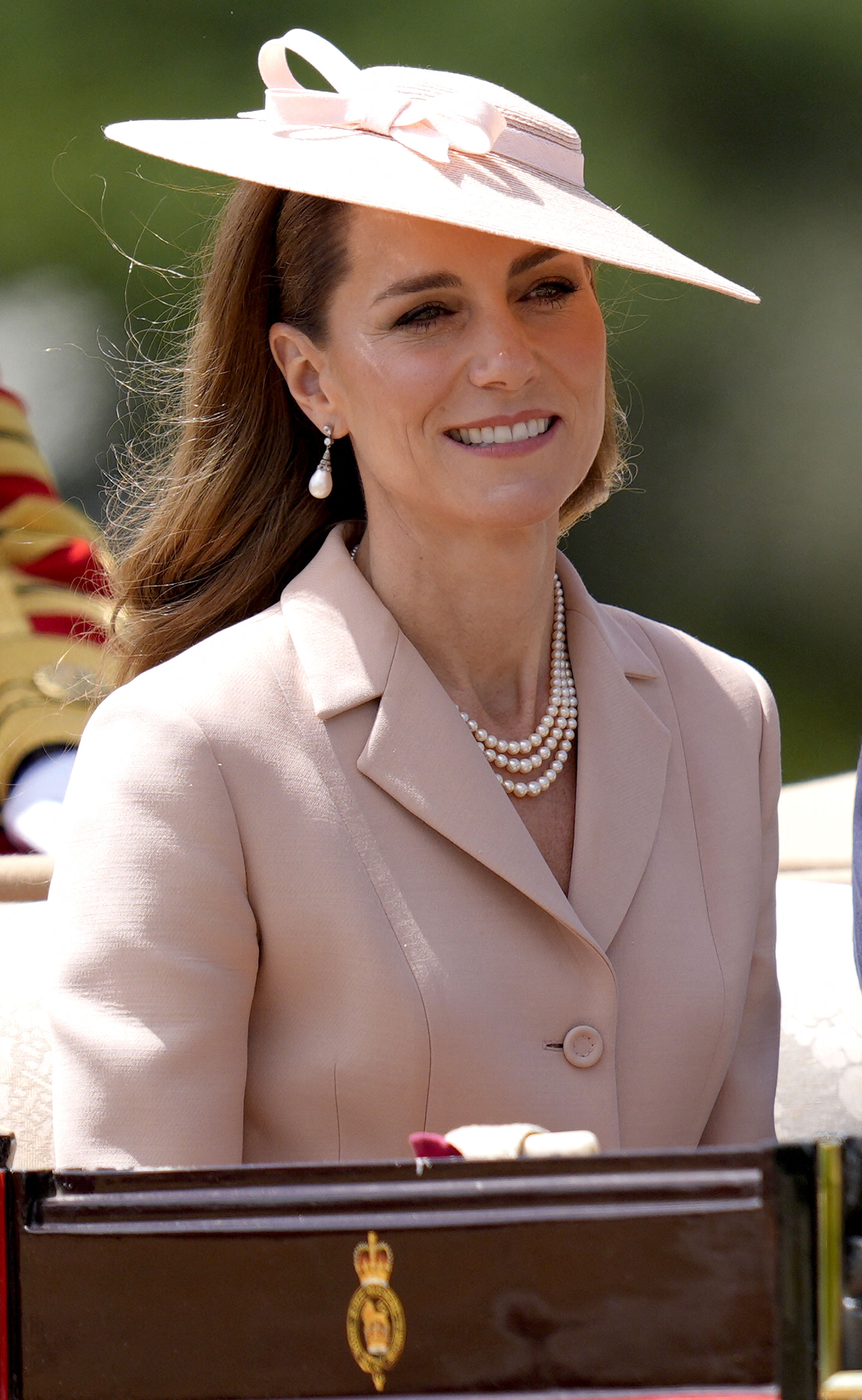 Princess Catherine donned an elegant array of heirloom jewelry for the occasion, featuring pieces previously owned by Queen Elizabeth II and Princess Diana.
