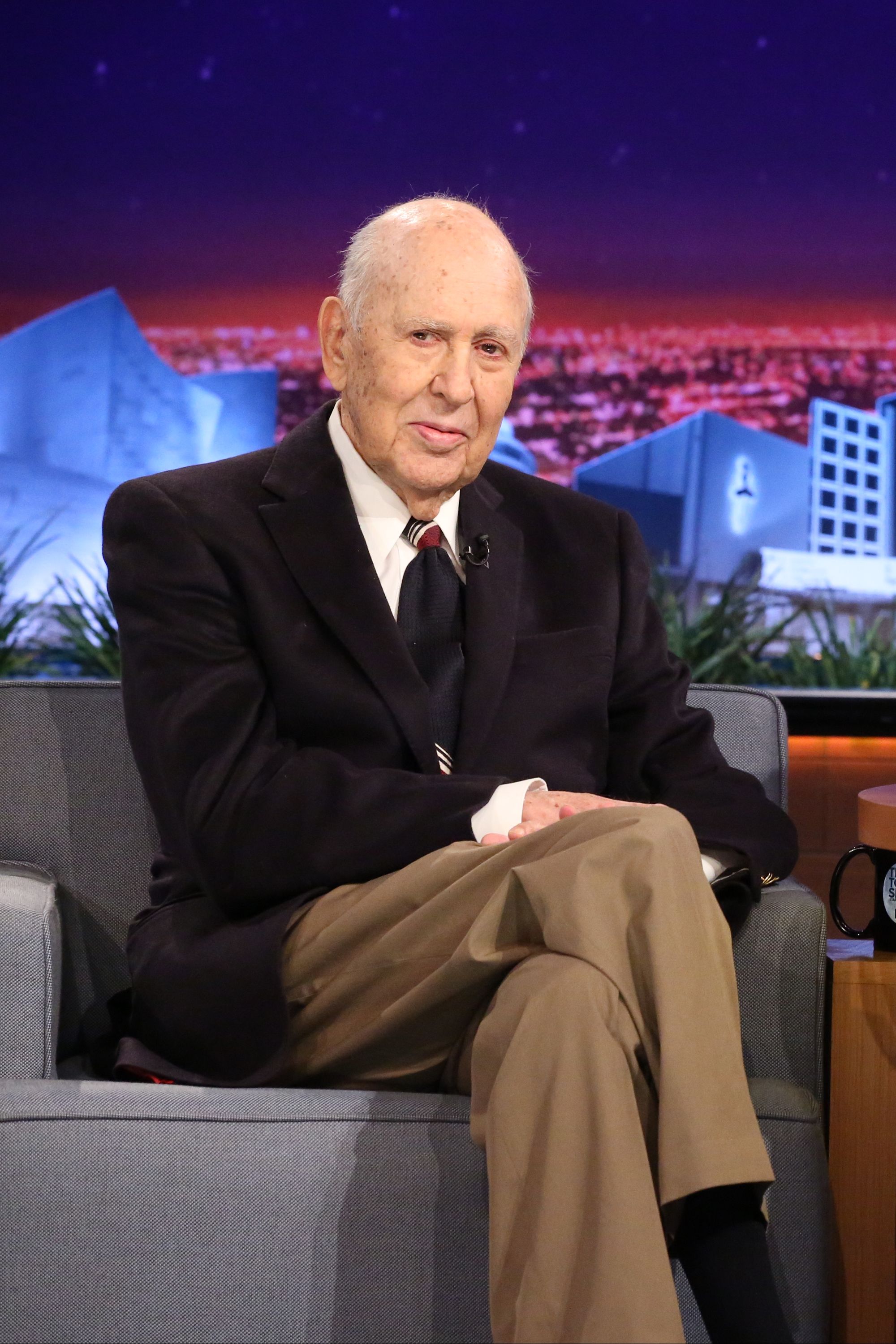 Late Comedian Carl Reiner during THE TONIGHT SHOW episode 0204 on February 4, 2015. | Photo: Getty Images