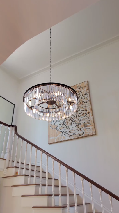 Decorations can also easily change, which adds to the versatility of the space. | Source: Instagram/weahomes