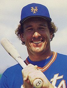 Gary Carter in a baseball card from the coveted 1986 Scott Cunningham set | Source: Wikimedia 