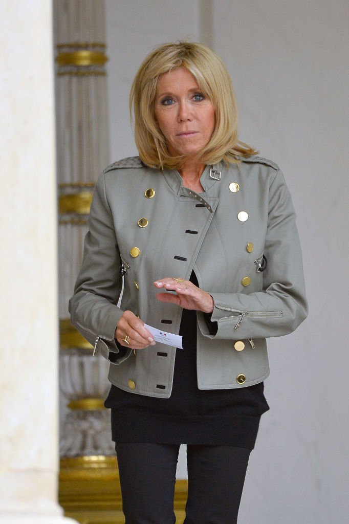 Brigitte Macron accueille Bono à l'Elysée, le 24 juillet 2017 | Photo : Getty Images