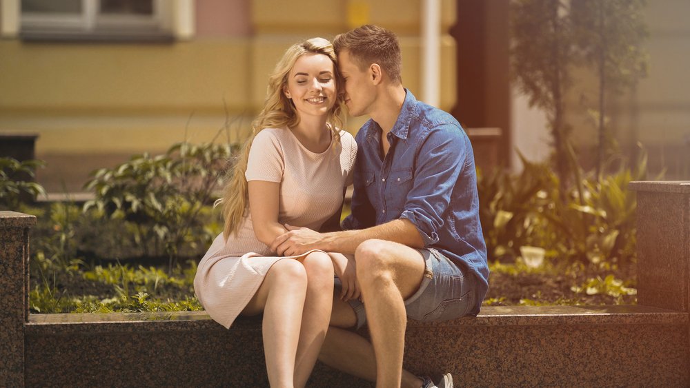 Cita romántica de hermosa pareja joven. | Fuente: Shutterstock Cita romántica de hermosa pareja joven. | Fuente: Shutterstock