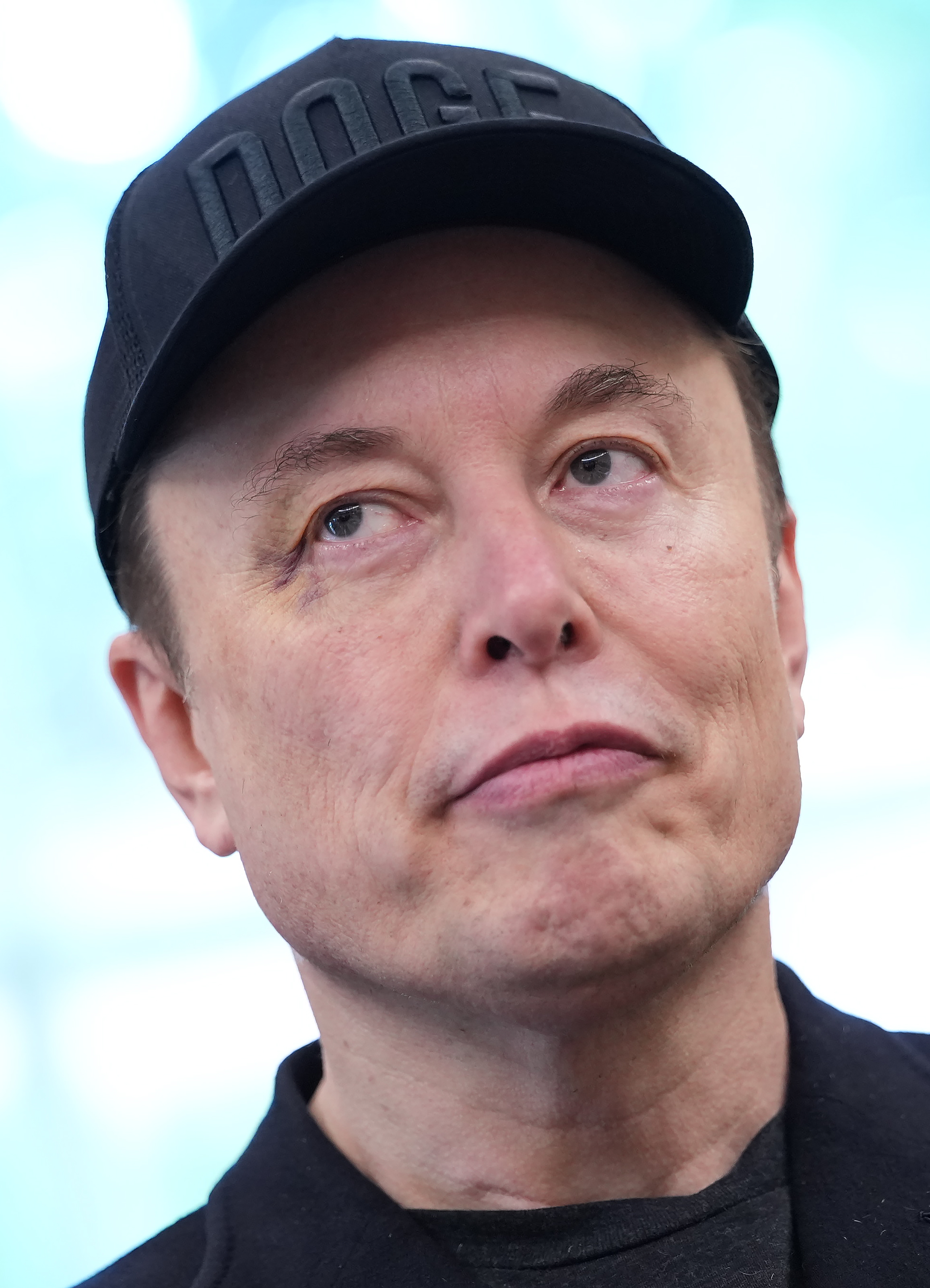 The farewell event, meant to highlight Musk's contributions to federal reform, instead fueled internet chatter about his mysterious injury.
