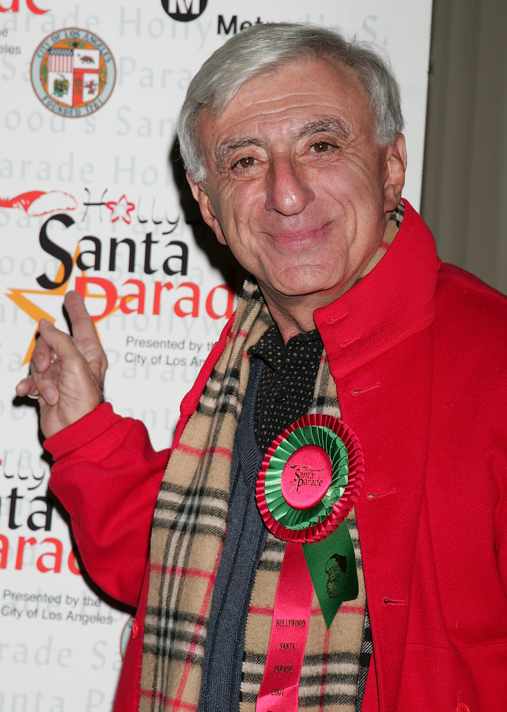  Actor Jamie Farr arrives for the 2007 Hollywood's Santa Parade at the Renaissance Hollywood Hotel on November 25, 2007 in Hollywood, California. | Source: Getty Images