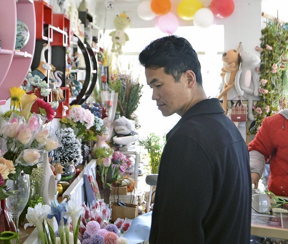 A man visits a flower shop in Pyongyang on International Women's Day  | Photo: Getty Images