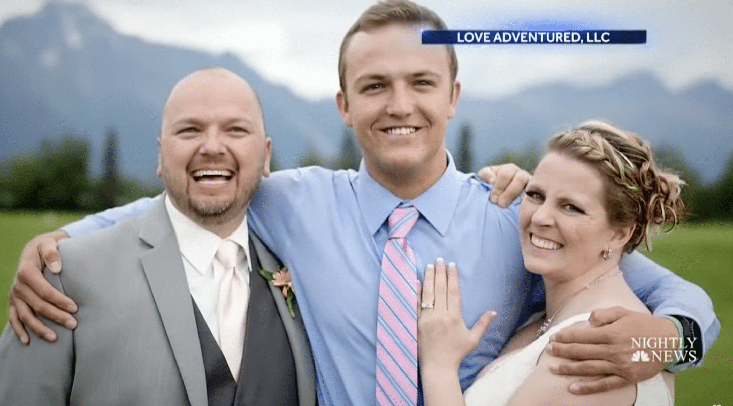 Becky and Kelly Turney pictured with the recipient of Triston's heart, Jacob Kilby, on their wedding day. | Photo: YouTube.com/NBC News