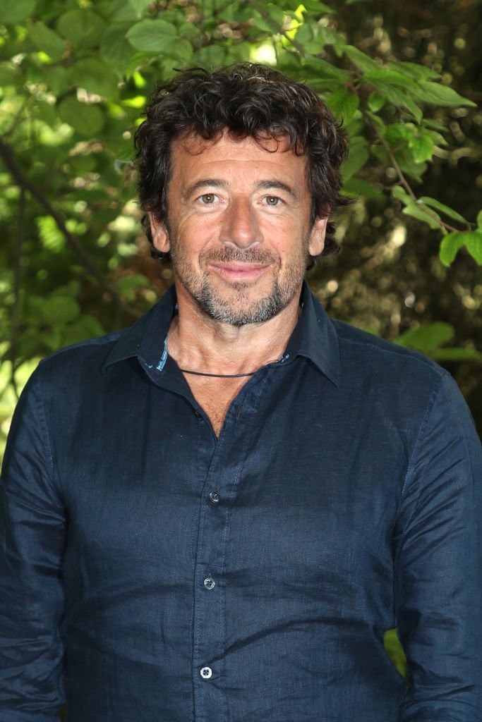 Patrick Bruel : Une Photo Du Chanteur En Plein Milieu D’une Partie De Poker