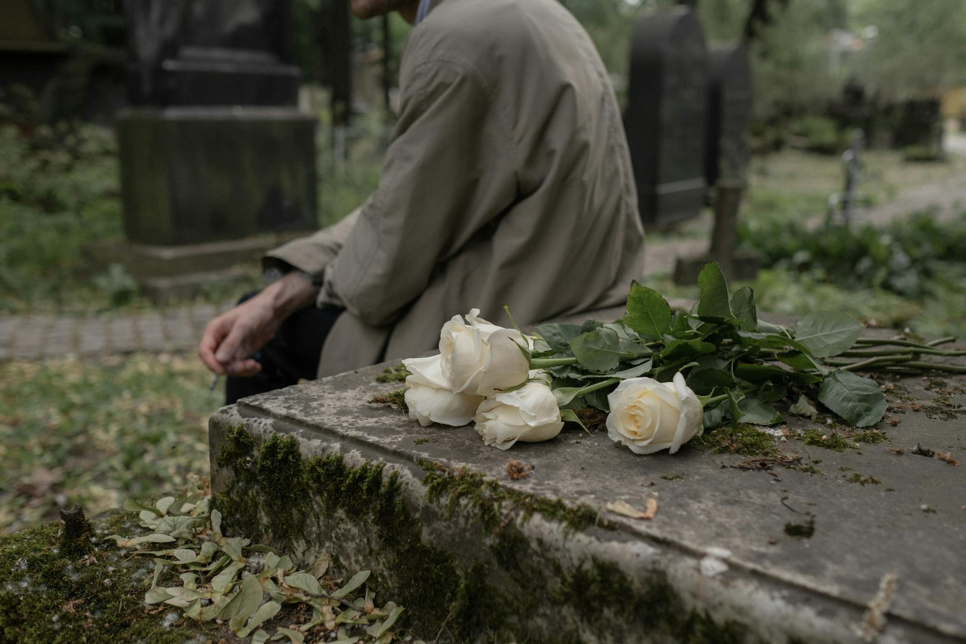 Flowers on a grave | Source: Pexels