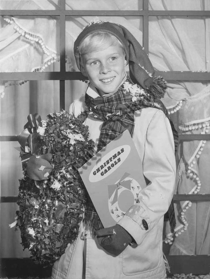 Foto publicitaria de Jay North promocionando su papel protagónico en la serie 'Dennis the Menace', alrededor de la década de 1960. | Foto: CBS Television / Public domain