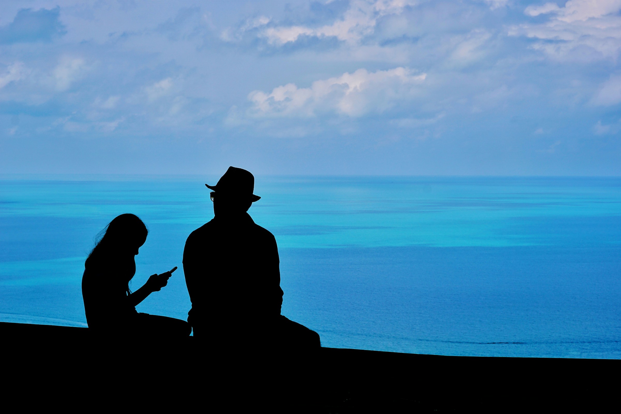 Silhouette of a father and daughter | Source: Unsplash