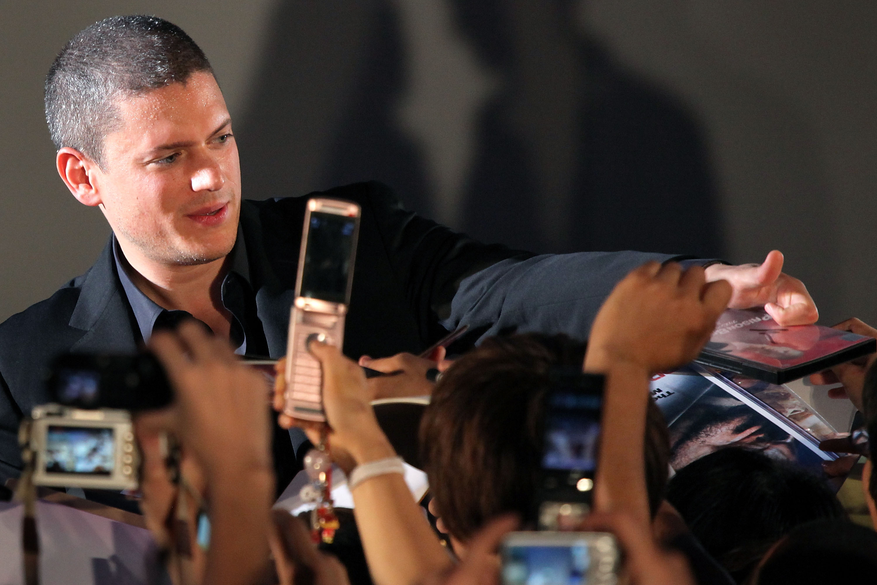 Wentworth Miller signs autographs for fans on September 2, 2010, in Tokyo, Japan. | Source: Getty Images