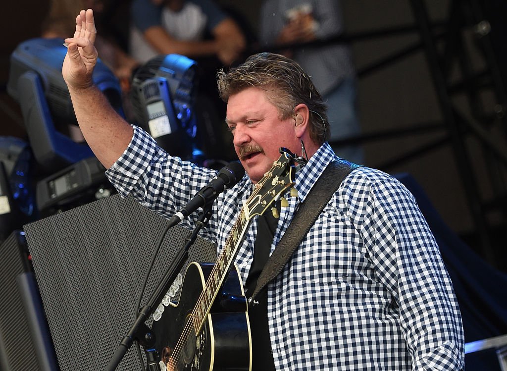 Joe Diffie performs during Pepsi's Rock The South Festival - Day 2 at Heritage Park on June 4, 2016 | Photo: Getty Images
