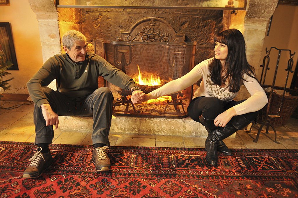 L'amour en image de Claude Lelouch et Valérie Perrin. | Photo : Getty Images