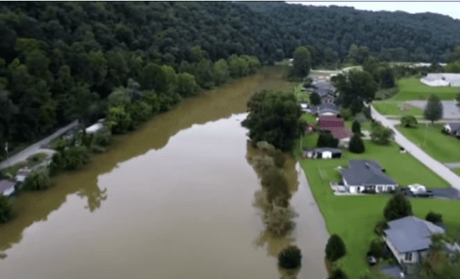 Eine Luftaufnahme des Hochwassers. | Quelle: Youtube.com/KTVB