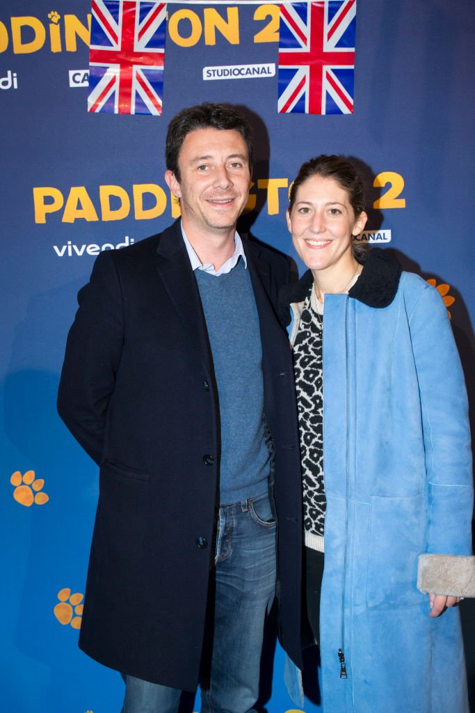 Benjamin Griveaux et son épouse Julia Minkowski assistent à la première de "Paddington 2" à l'Olympia le 19 novembre 2017 à Paris, France. | Photo : Getty Images