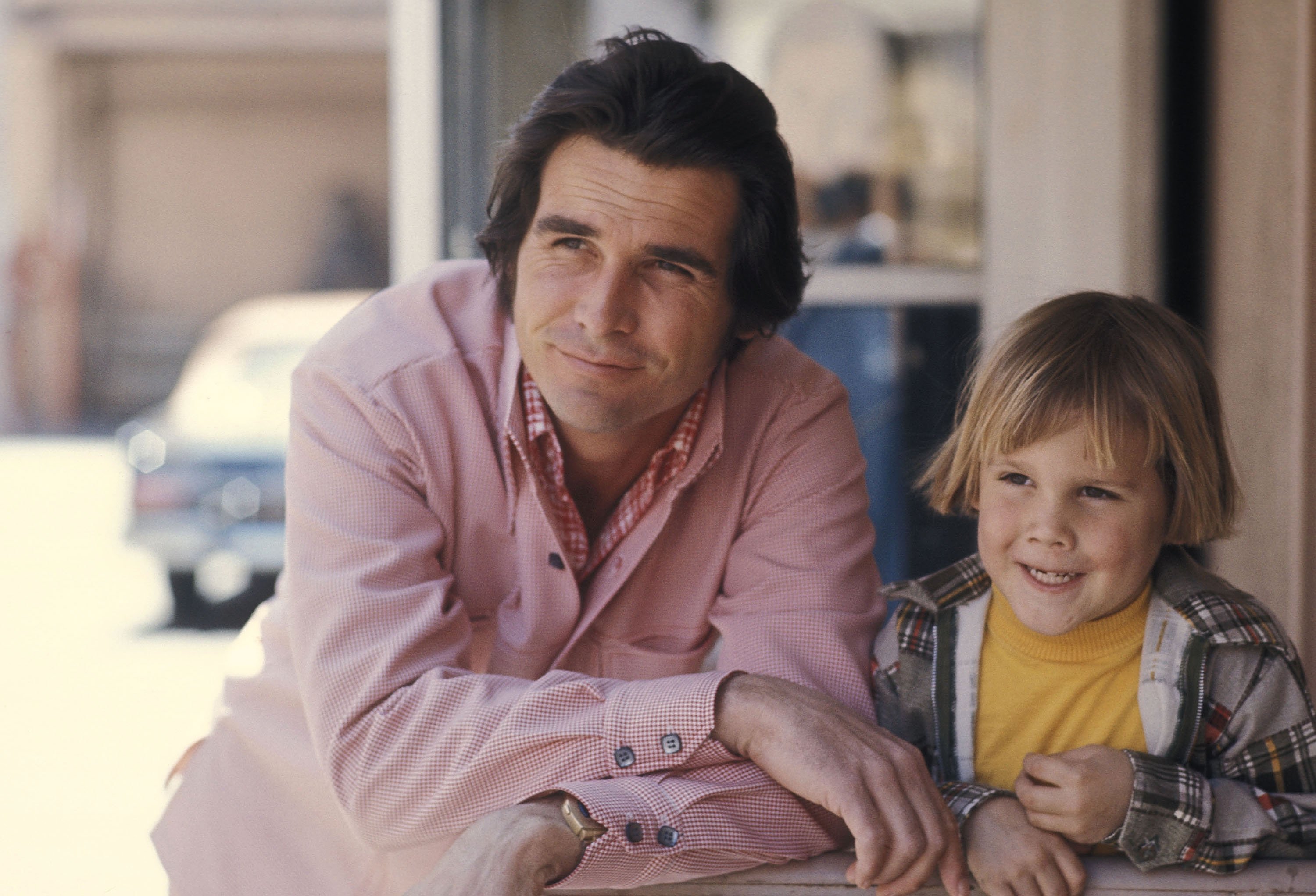 James Brolin and Josh Brolin in Hollywood 1973. | Source: Getty Images 