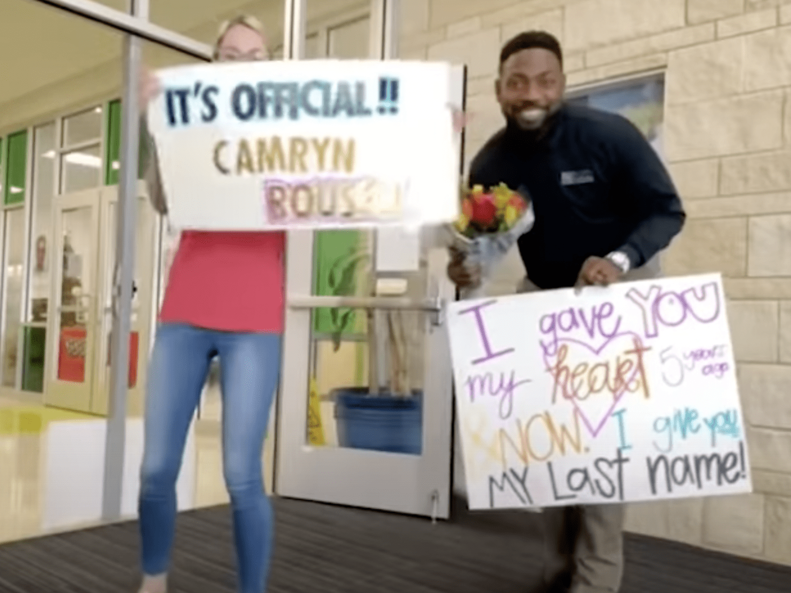 Sarah and Myke surprised Camryn at school holding signs. | Source: youtube.com/Good Morning America