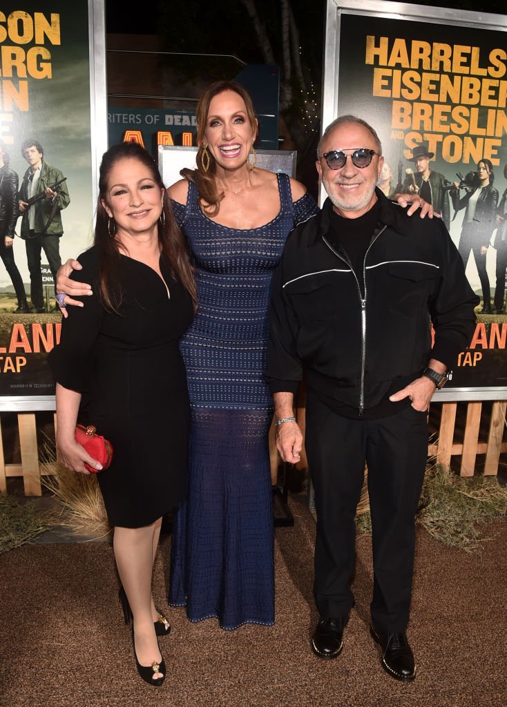 Lili, Gloria y Emilio Estefan asisten al estreno de la película "Zombieland Double Tap" de Sony Pictures en el teatro Regency Village de Westwood, California. | Foto: Getty Images
