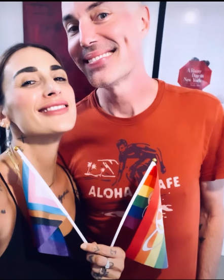 During a joint Substack live stream under his alias Julian Hunter, Haven wore a bracelet reading "I am that man" as a symbol of personal accountability. | Source: Instagram/romi_hairandbeauty