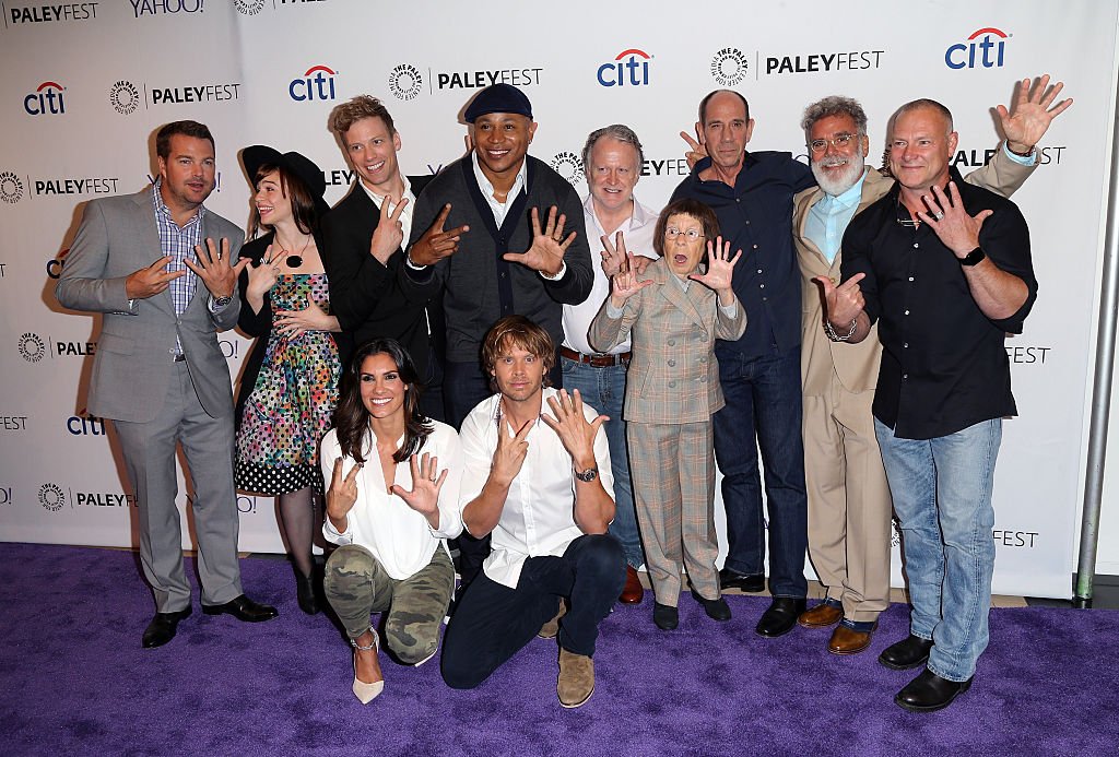 Linda Hunt and the rest of the "NCIS: Los Angeles" cast on September 11, 2015, in Beverly Hills, California | Source: Getty Images  