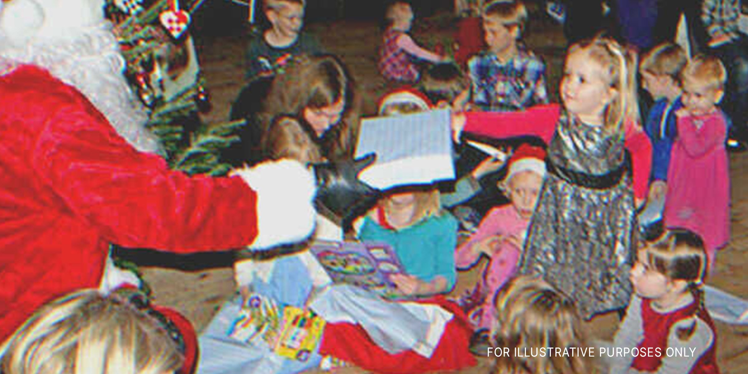 Santa Giving Gifts To Children. | Source: Flickr / viralbus (CC BY-SA 2.0)
