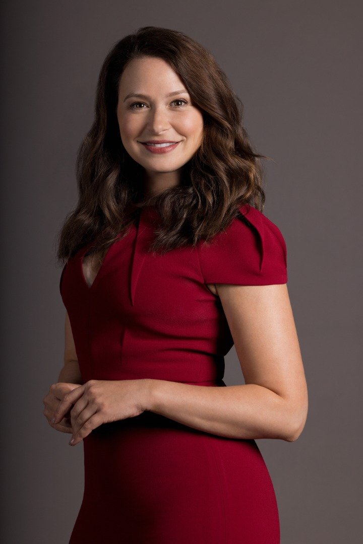 Katie Lowes as Jenny Beckett from Christmas Takes Flight | Source: Getty Images