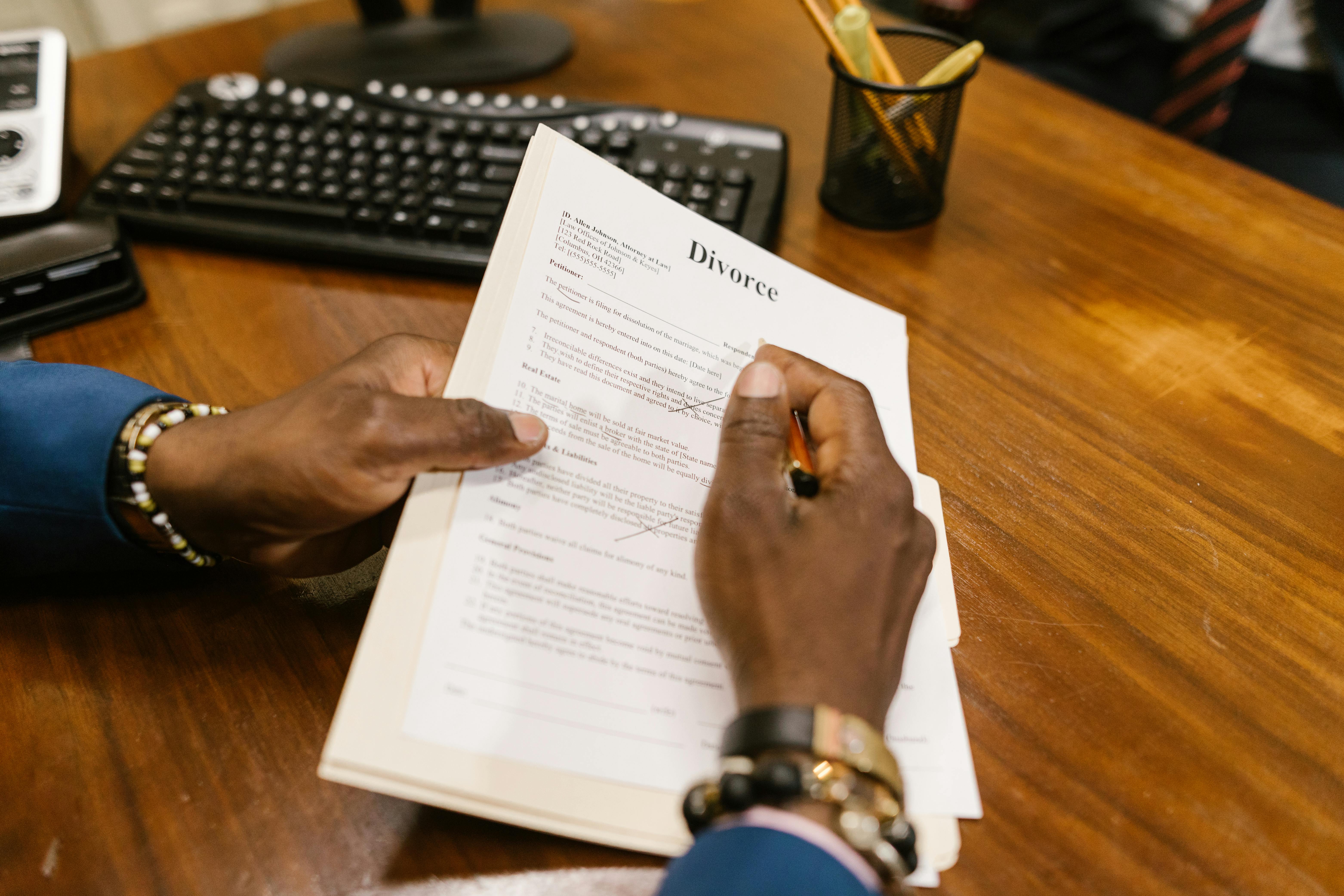 Jane finalizes the divorce papers with her lawyer | Source: Pexels