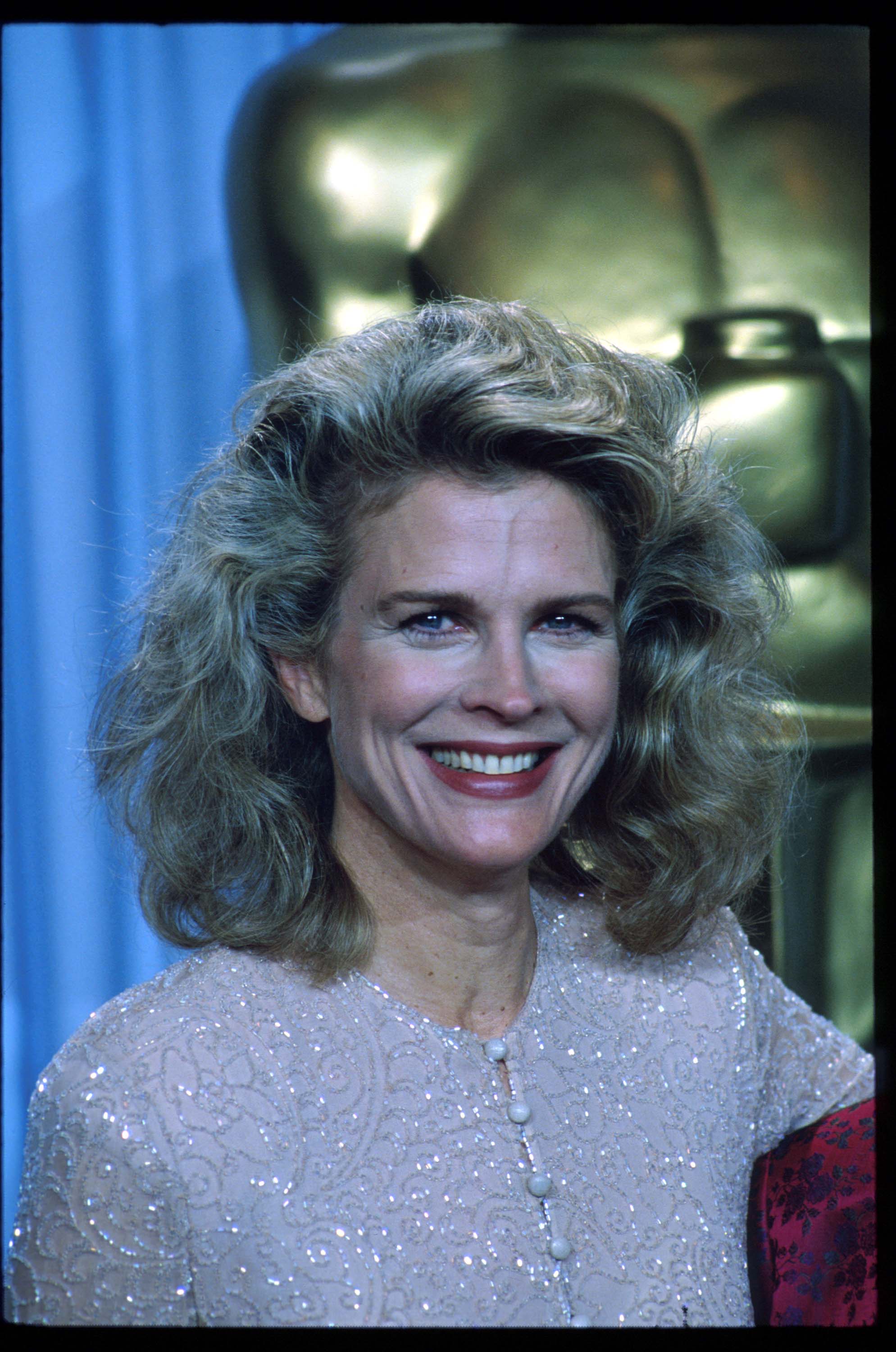 Candice Bergen stands backstage during the 62nd Academy Awards ceremony March 26, 1990 | Photo: GettyImages