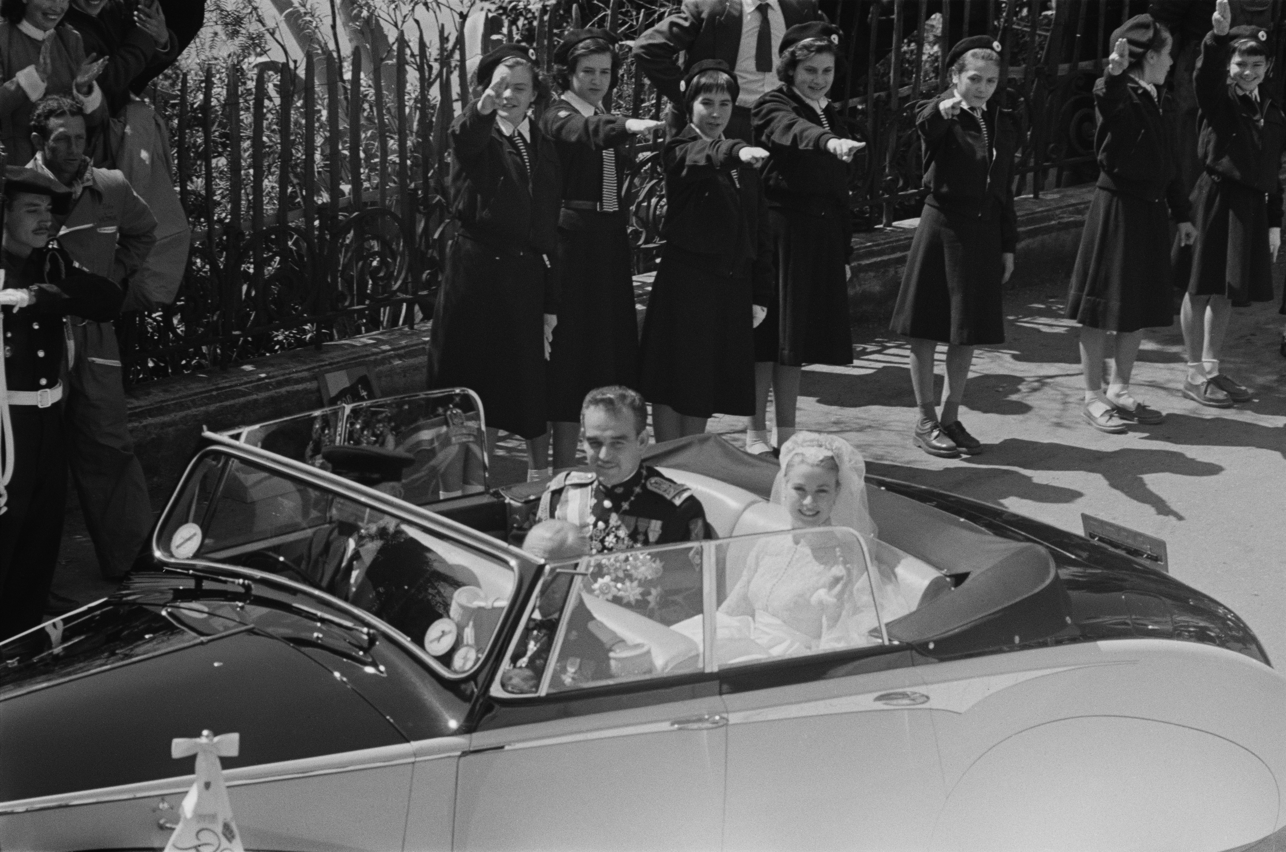 Grace Kelly and Prince Rainier III of Monaco driven through the streets of Monte Carlo following their wedding on April 19, 1956 in Monaco. | Source: Getty Images