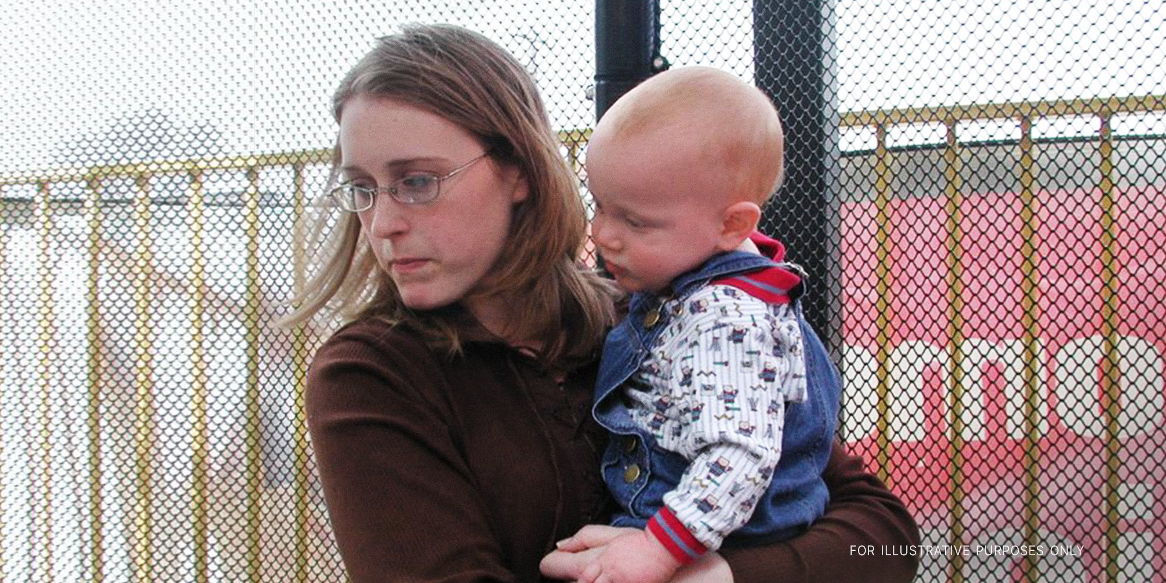Woman Carrying Her Child In Arms. | Source: Flickr/subewl (CC BY-SA 2.0)