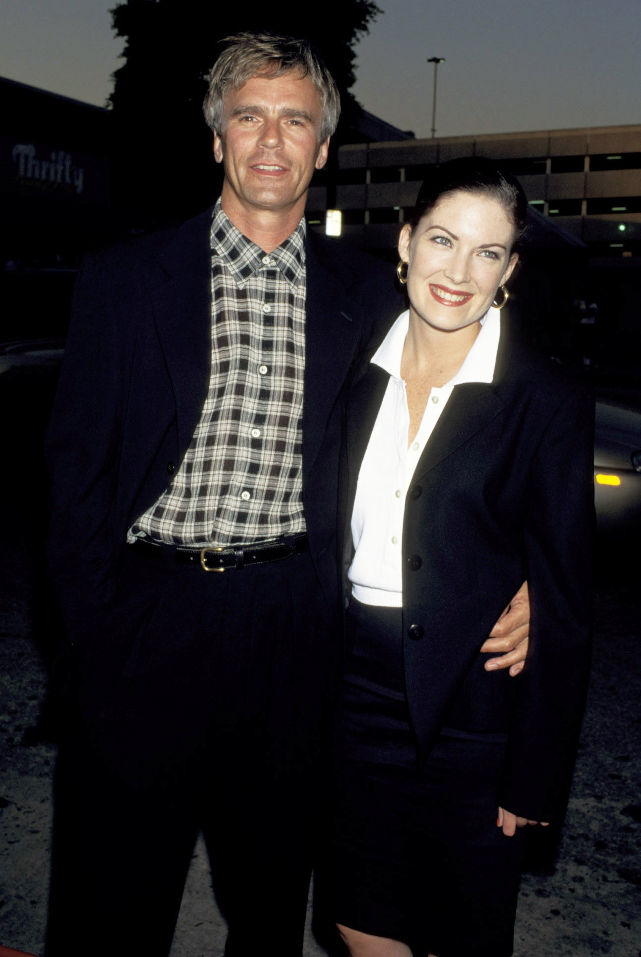 The actress smiling alongside Richard Dean Anderson during the Opening Night Party Grand Havana Room in Beverly Hills, California on July 13, 1995. | Source: Getty Images