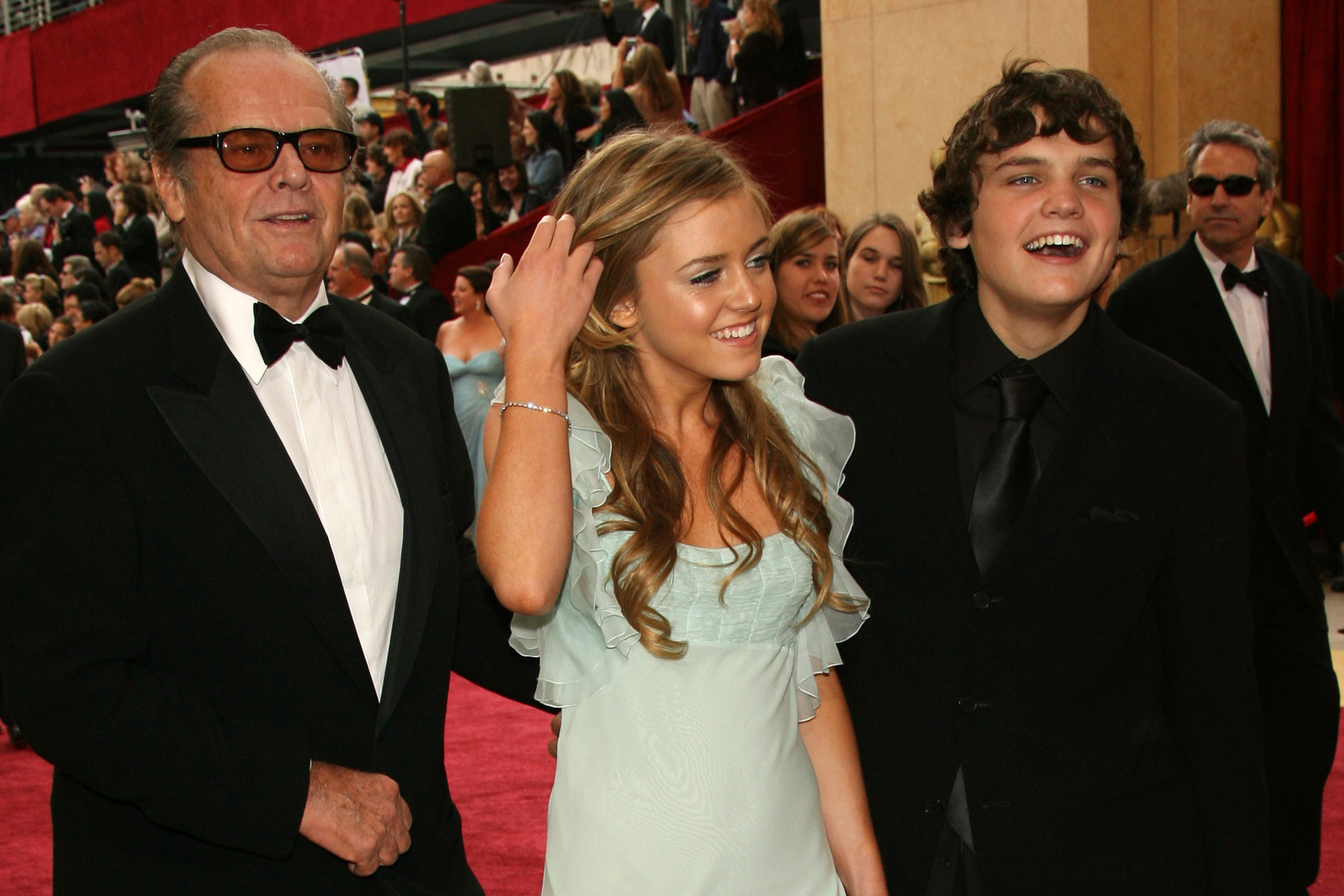 Jack, Lorraine, and Raymond Nicholson at The 78th Annual Academy Awards on March 5, 2006 | Source: Getty Images