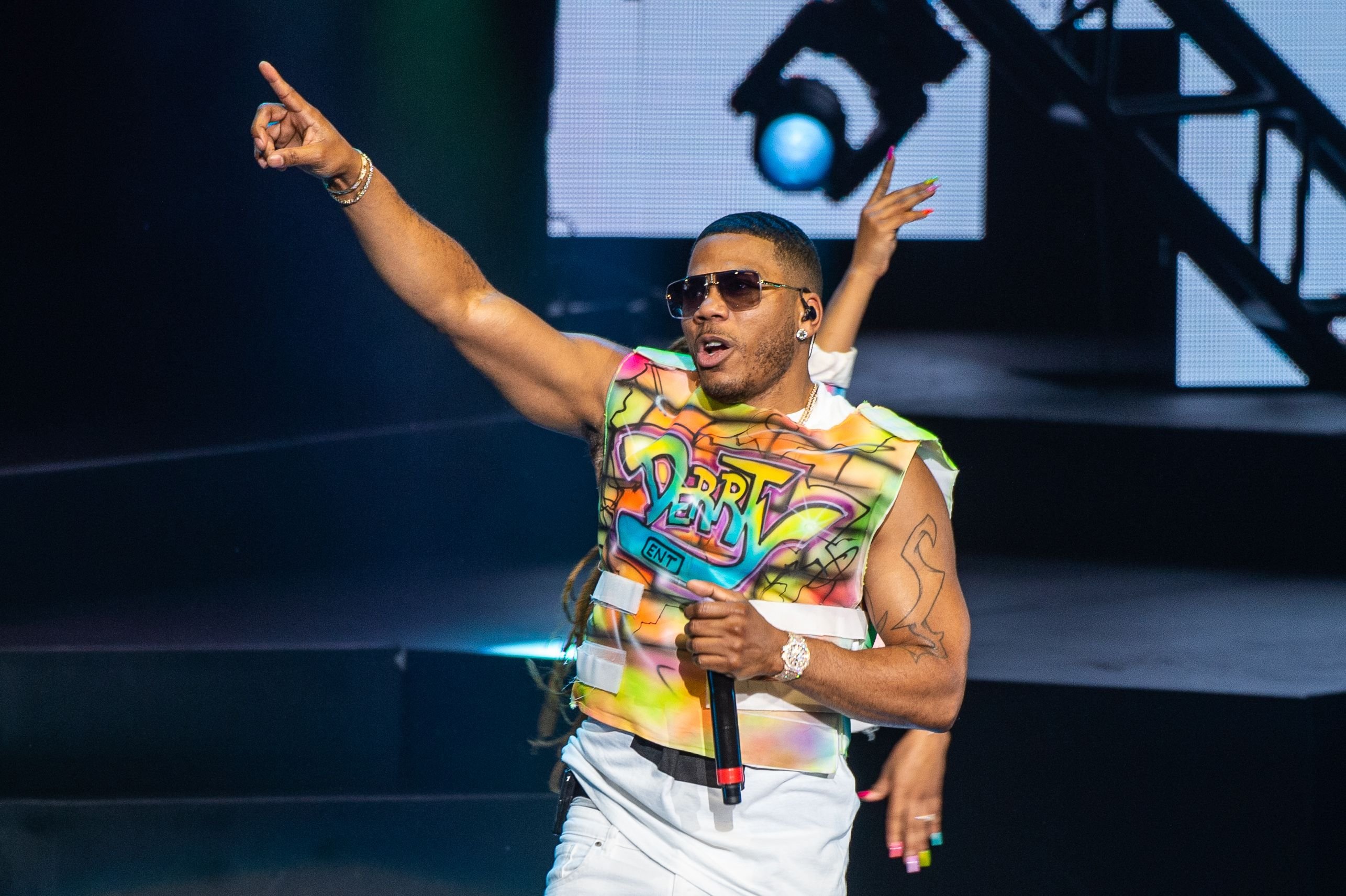 Rapper Nelly on the stage at DTE Energy Music Theater on August 17, 2019 in Clarkston. | Photo: Getty Images