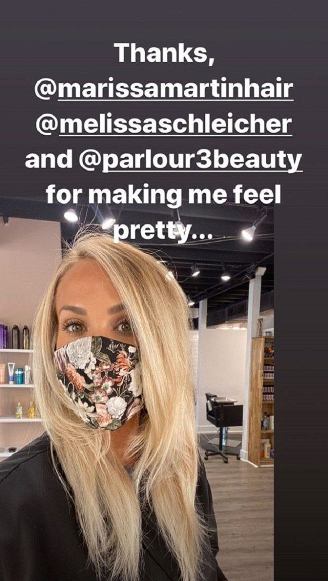 Photo of Carrie Underwood at the salon. | Photo: Instagram/carrieunderwood