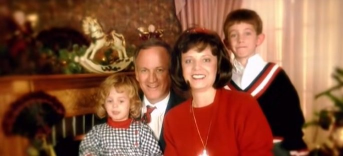 Jon Benét Ramsey und ihre Familie | Quelle: Screenshot / YouTube - Nicolas Lepage "The Case of: JonBenét Ramsey - Part 2" Jon Benét Ramsey und ihre Familie | Quelle: Screenshot / YouTube - Nicolas Lepage "The Case of: JonBenét Ramsey - Part 2"