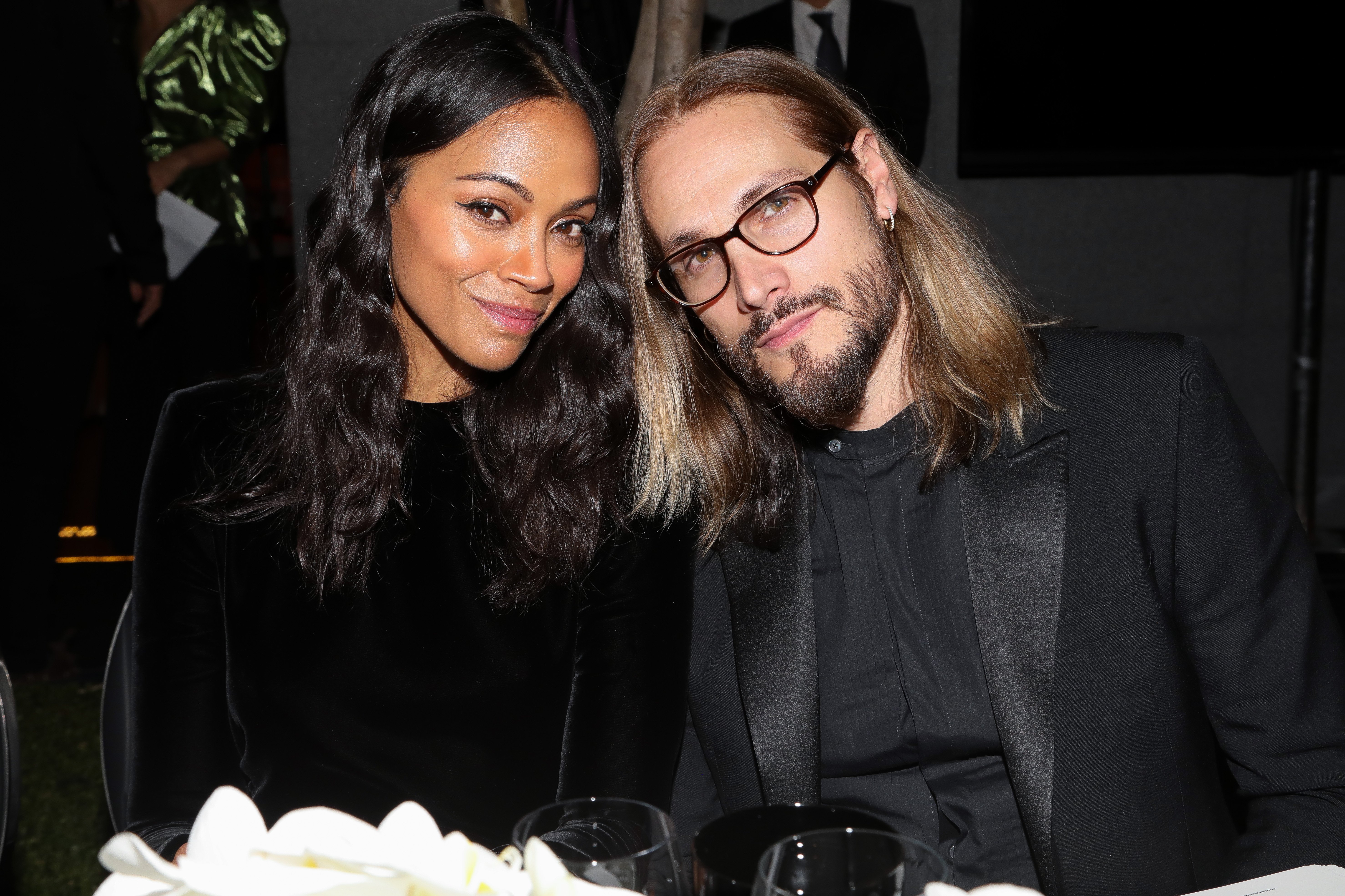 Zoe Saldana and Marco Perego pose during the amfAR gala dinner at the house of collector and museum patron Eugenio López on February 5, 2019. | Photo: GettyImages