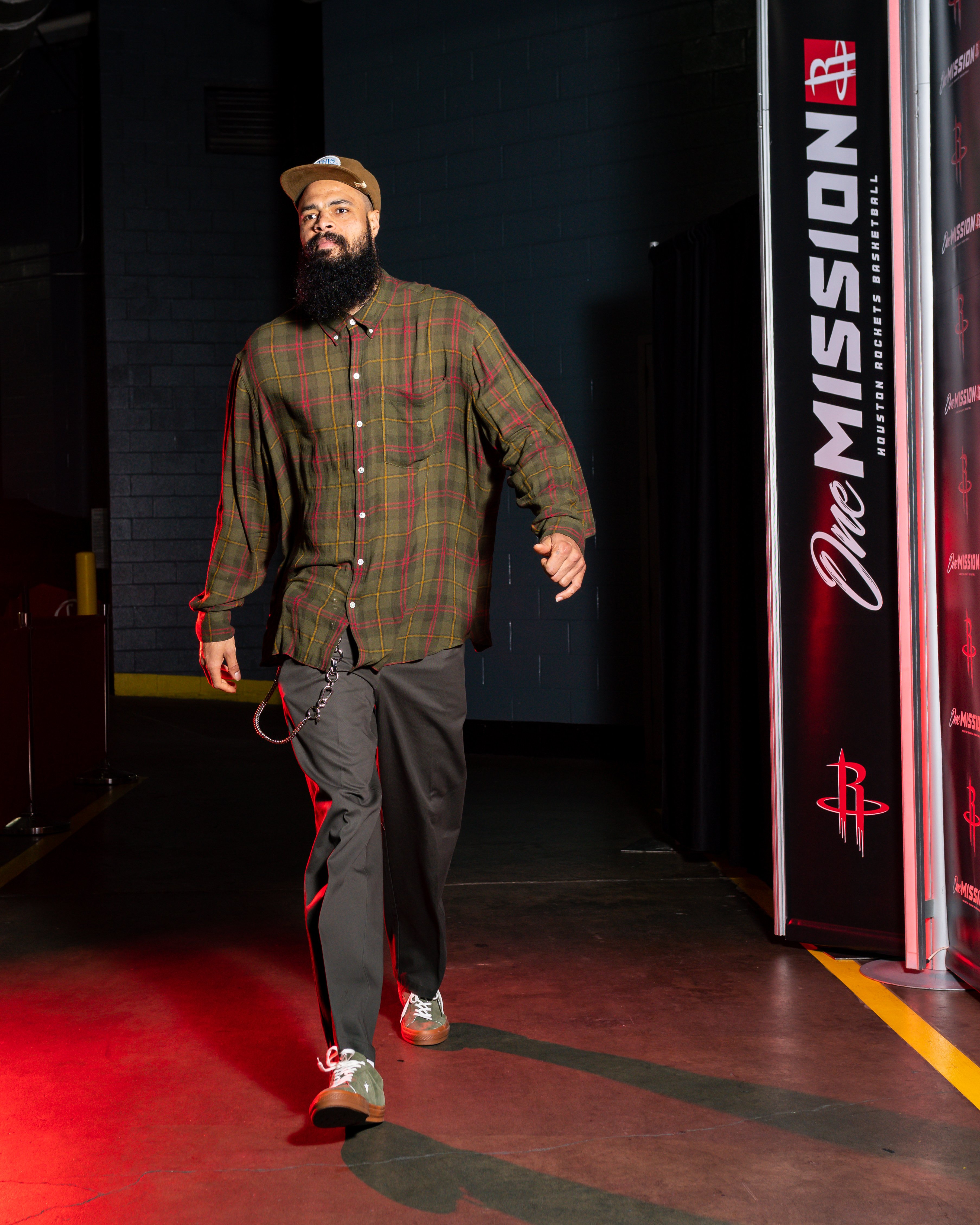 Tyson Chandler #19 of the Houston Rockets arrives to the game against the Charlotte Hornets on February 04, 2020 | Photo: Getty Images