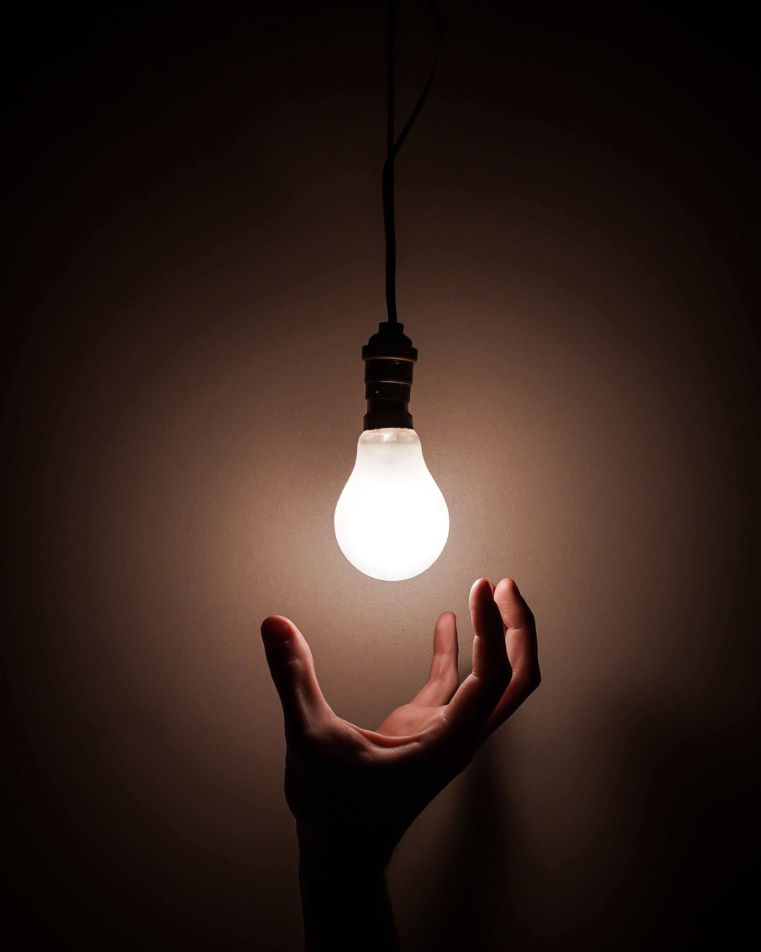Une ampoule connecté symbolisant l'intelligence. | Photo : Pexels