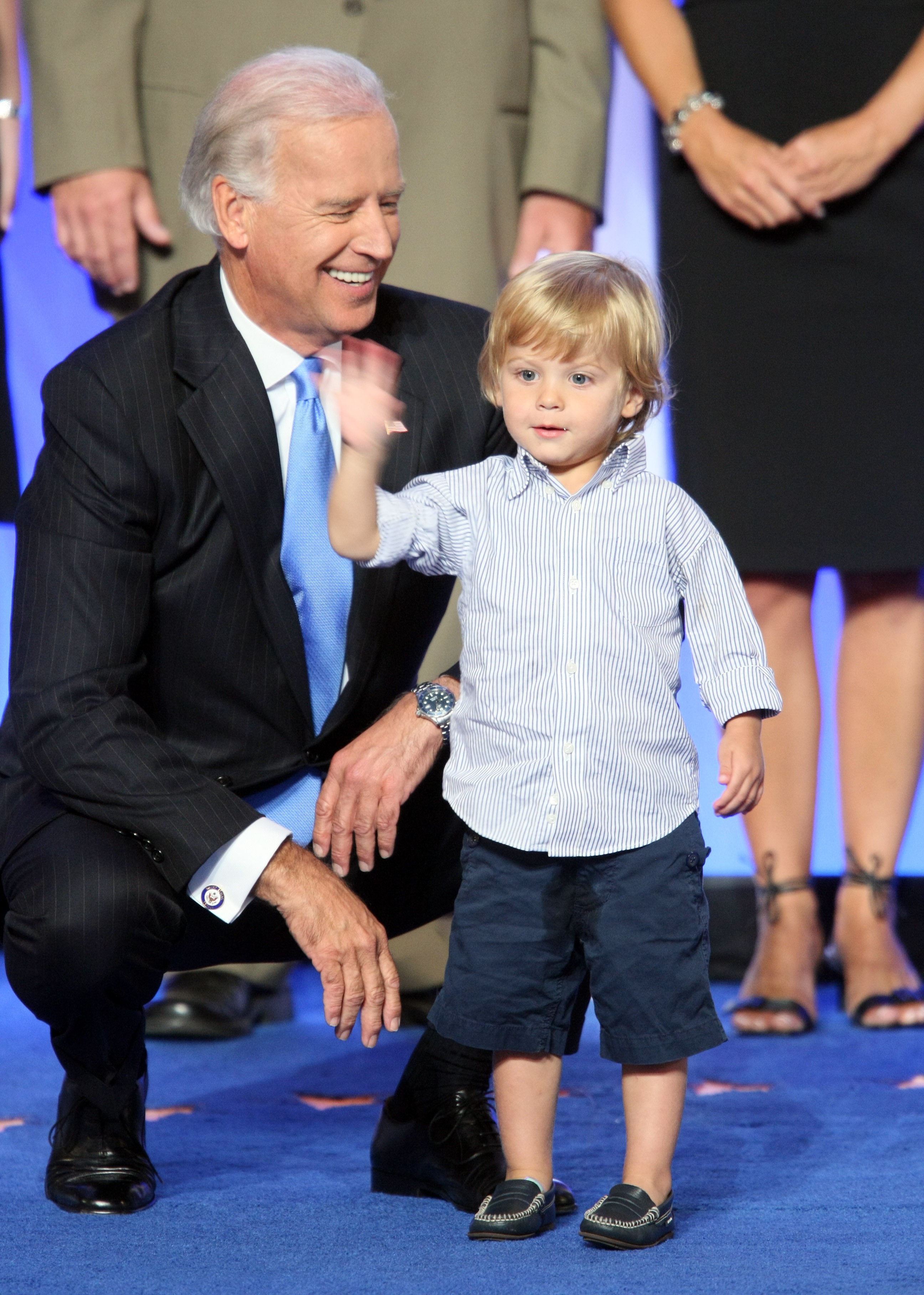 Senator Joe Biden encourages Hunter to wave to the delegates | Source: Getty Images