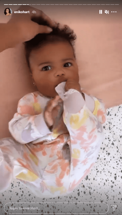 A picture of Kevin Hart's daughter Kaori lying down and wearing her beautiful onesie. | Photo: Instagram.com/Enikohart