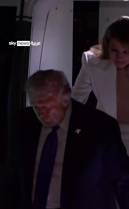 Donald and Melania Trump disembarking from Marine One. | Source: TikTok/@skynewsarabia