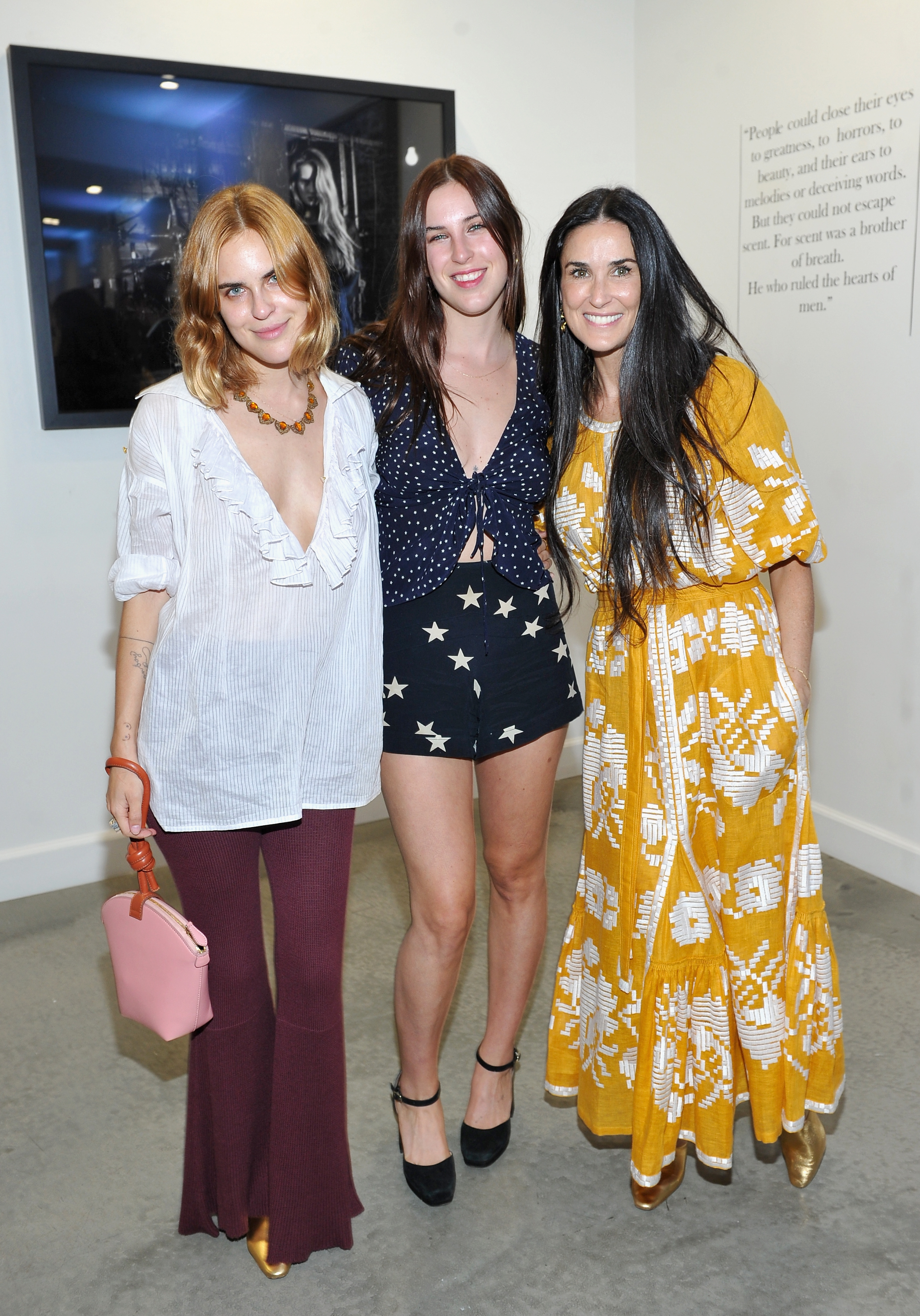 Demi Moore with her daughters Tallulah and Scout at Eric Buterbaugh Gallery on September 6, 2017 | Source: Getty Images