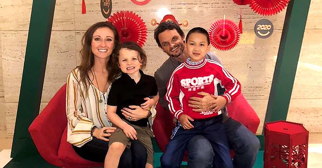Monica y Josh Poynter con sus hijos, Tag y Trey. | Foto: Twitter.com/GMA