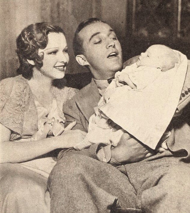Dixie Lee and Bing Crosby with their first son Gary Crosby, 1933. | Source: Wikimedia Commons